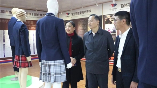 梧州市總工會黨組書記、常務(wù)副主席梁耀忠等領(lǐng)導(dǎo)蒞臨百裕調(diào)研指導(dǎo)