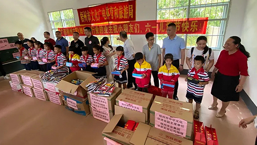愛心回饋 筑夢教育 | 百裕集團以行動助力公益，點亮童真夢想！