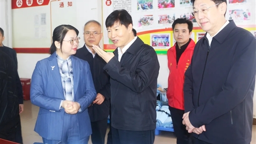 廣西壯族自治區(qū)黨委委員、常委、副書記劉小明蒞臨百裕集團環(huán)江車間調研